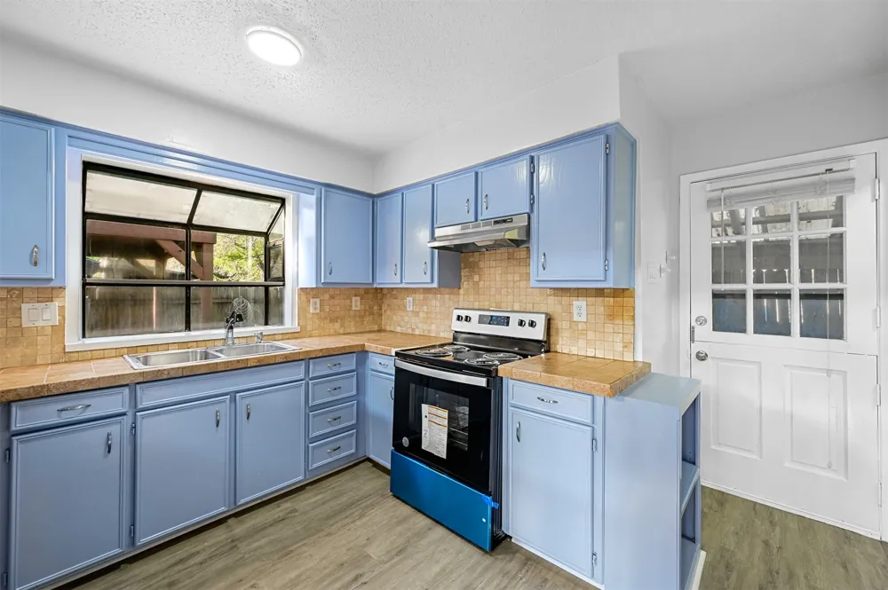 522 Hunters Glen Street Lewisville, TX 75067