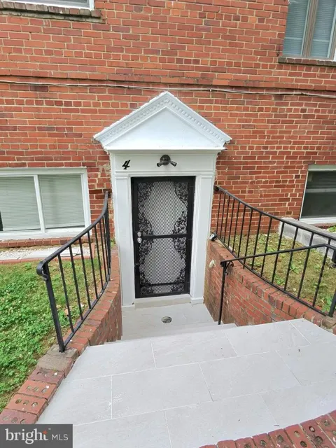 407 LEBAUM STREET SE #4