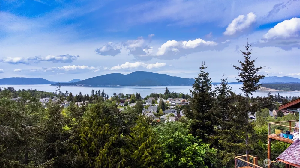 2016 Kansas Avenue Anacortes, WA 98221