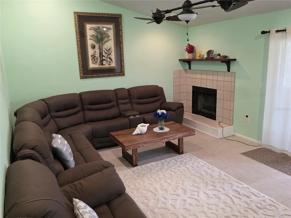 3607 AVENIDA MADERA #B Bradenton, FL 34210
