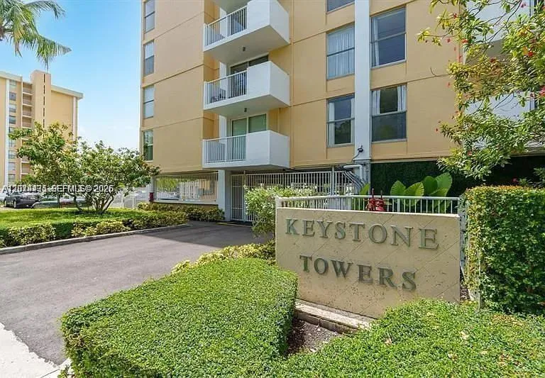 2000 NE 135th St #609 North Miami, FL 33181