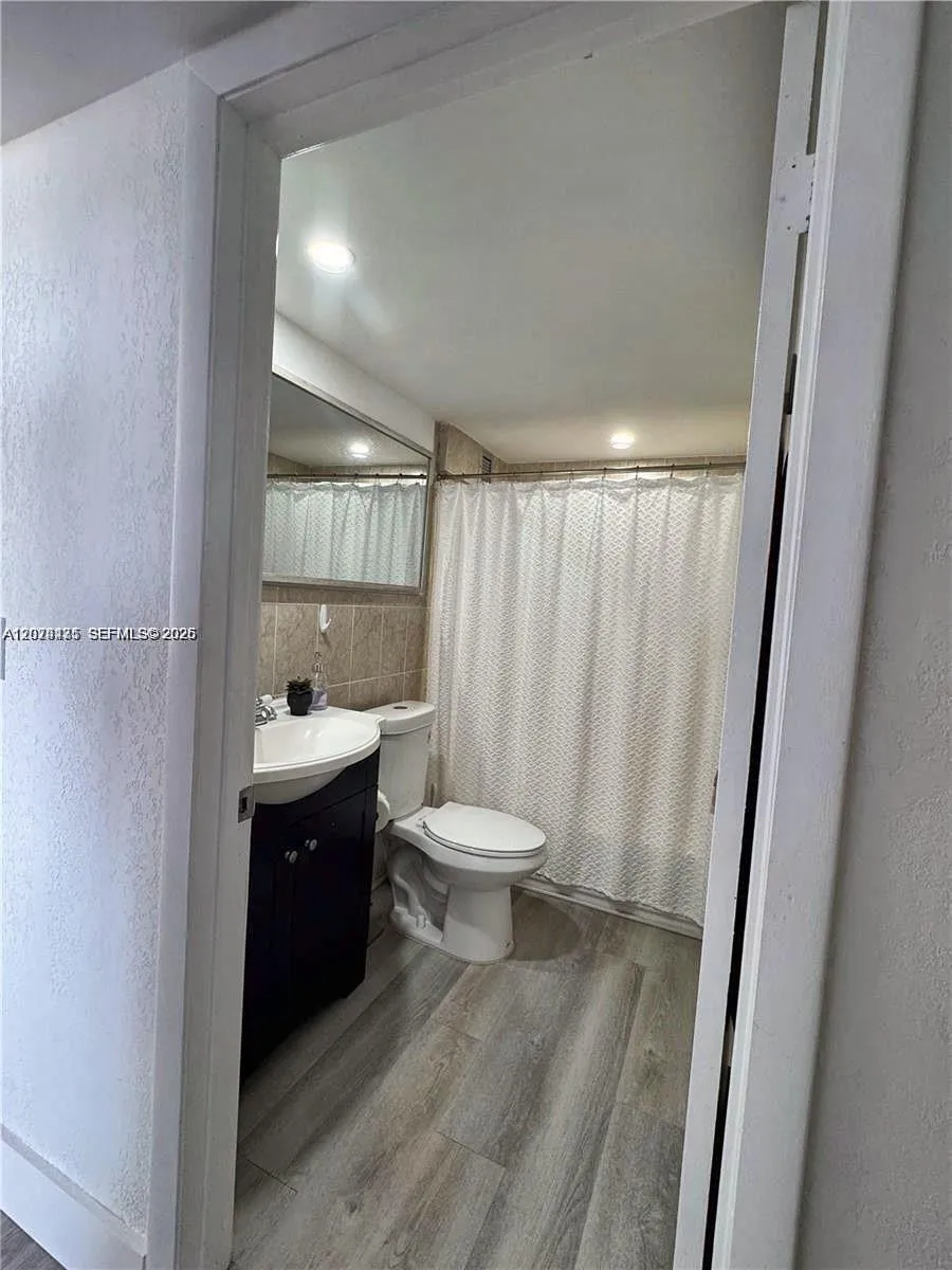 2000 NE 135th St #609 North Miami, FL 33181