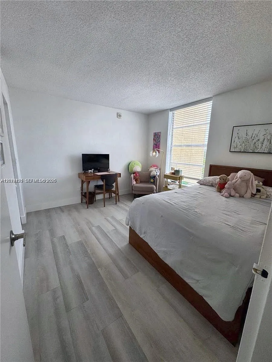 2000 NE 135th St #609 North Miami, FL 33181
