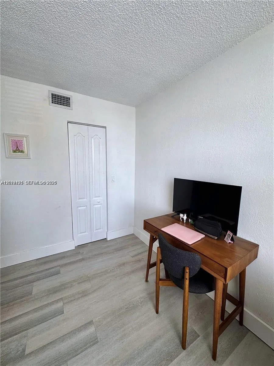 2000 NE 135th St #609 North Miami, FL 33181