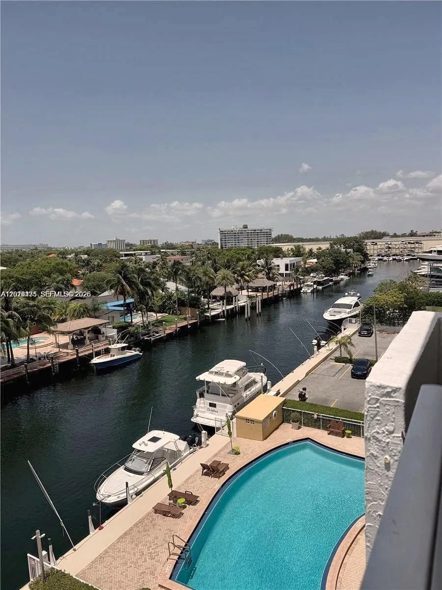 2000 NE 135th St #609 North Miami, FL 33181