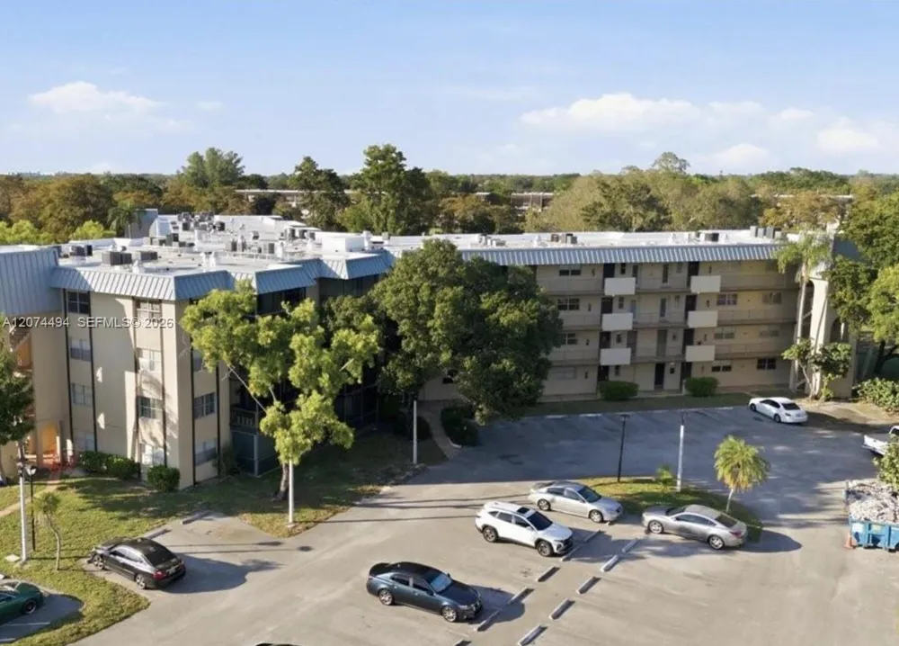 6101 Falls Cir Dr #405 Lauderhill, FL 33319