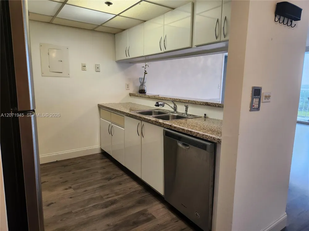 7601 E Treasure Dr #1501 North Bay Village, FL 33141