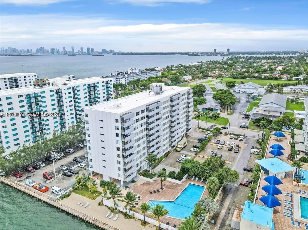 7545 E Treasure Dr #1A North Bay Village, FL 33141