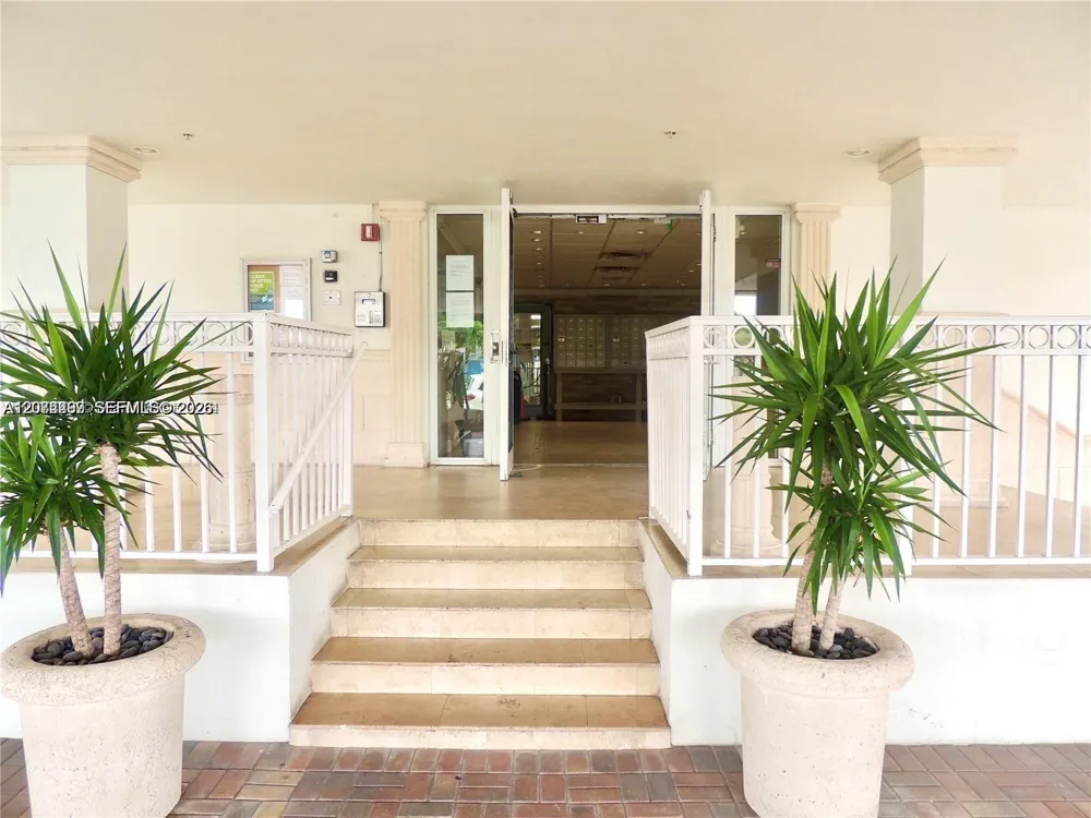 7545 E Treasure Dr #1A North Bay Village, FL 33141