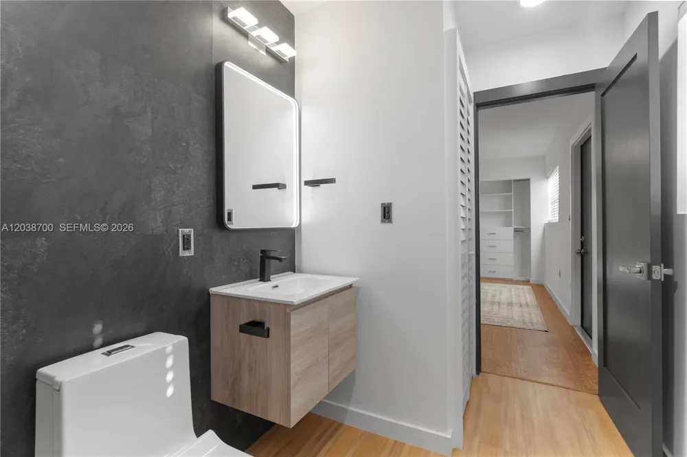 1428 NE 153rd Ter North Miami Beach, FL 33162