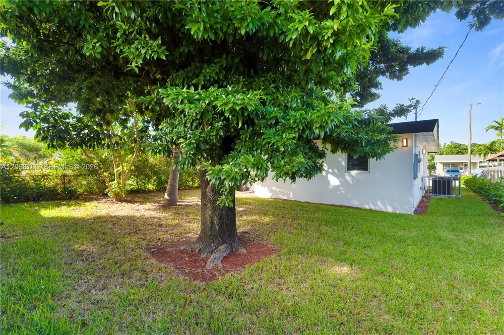 1428 NE 153rd Ter North Miami Beach, FL 33162