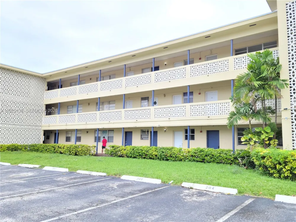 11960 NE 19th Dr #16 North Miami, FL 33181