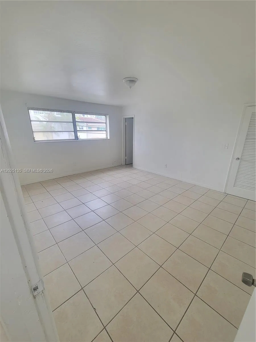 11960 NE 19th Dr #16 North Miami, FL 33181
