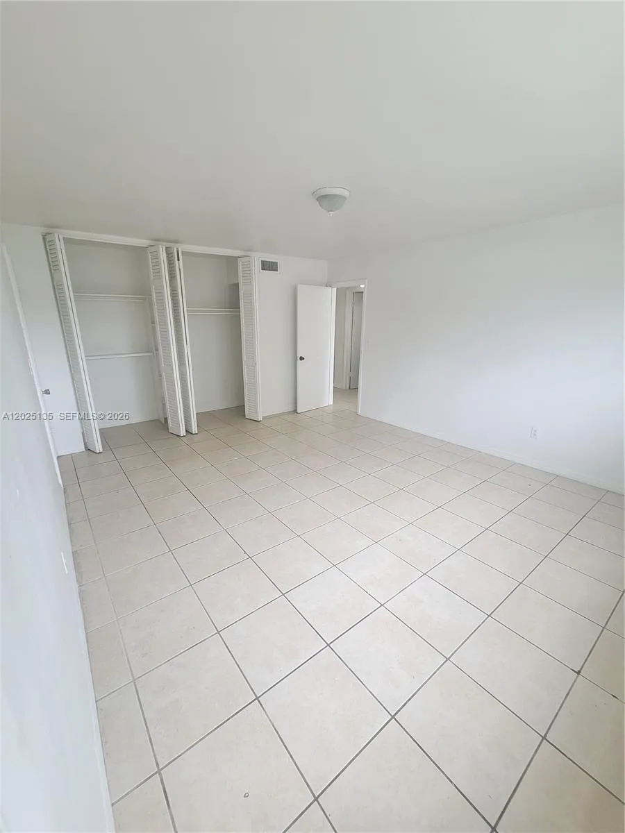11960 NE 19th Dr #16 North Miami, FL 33181