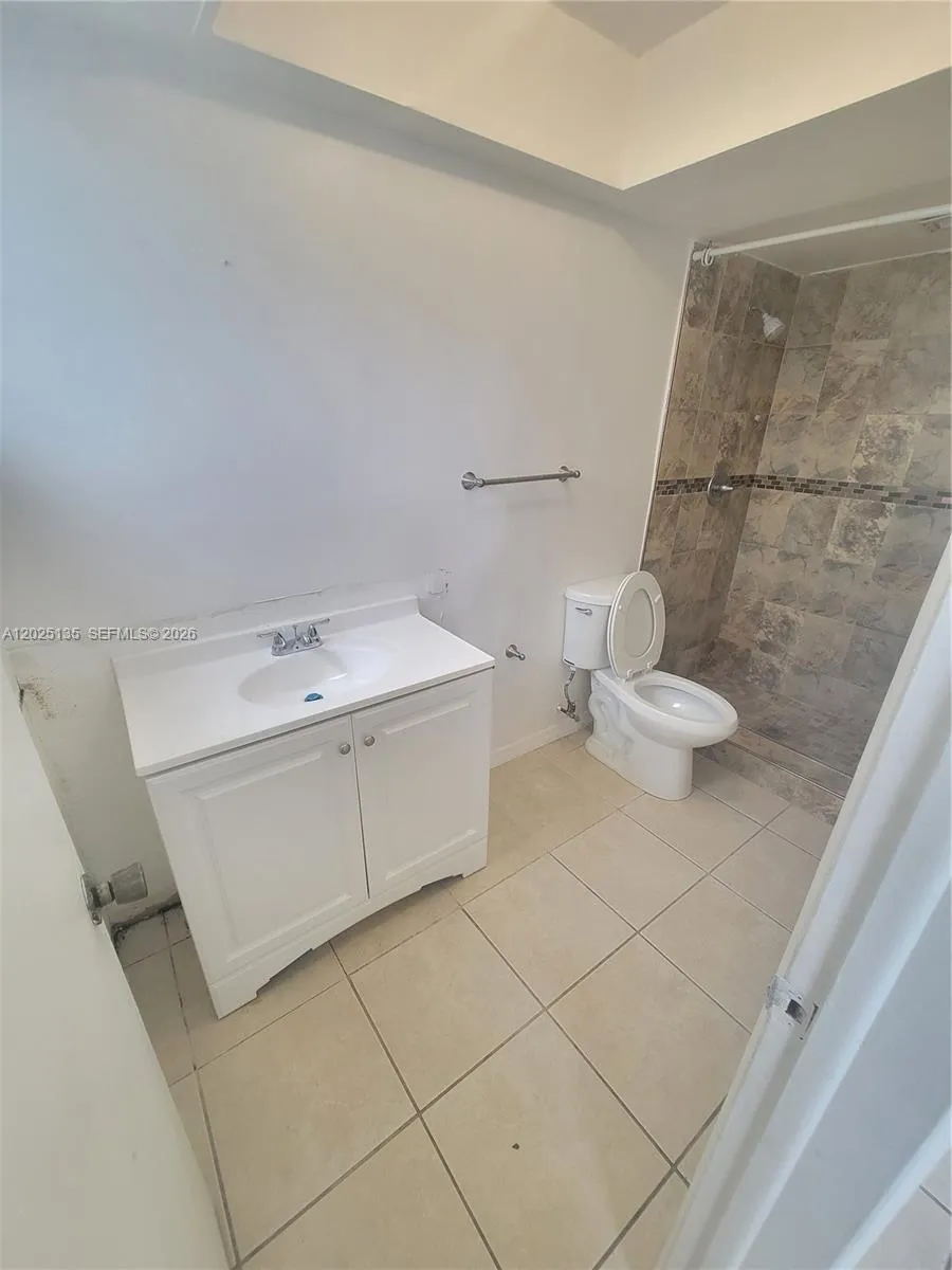 11960 NE 19th Dr #16 North Miami, FL 33181