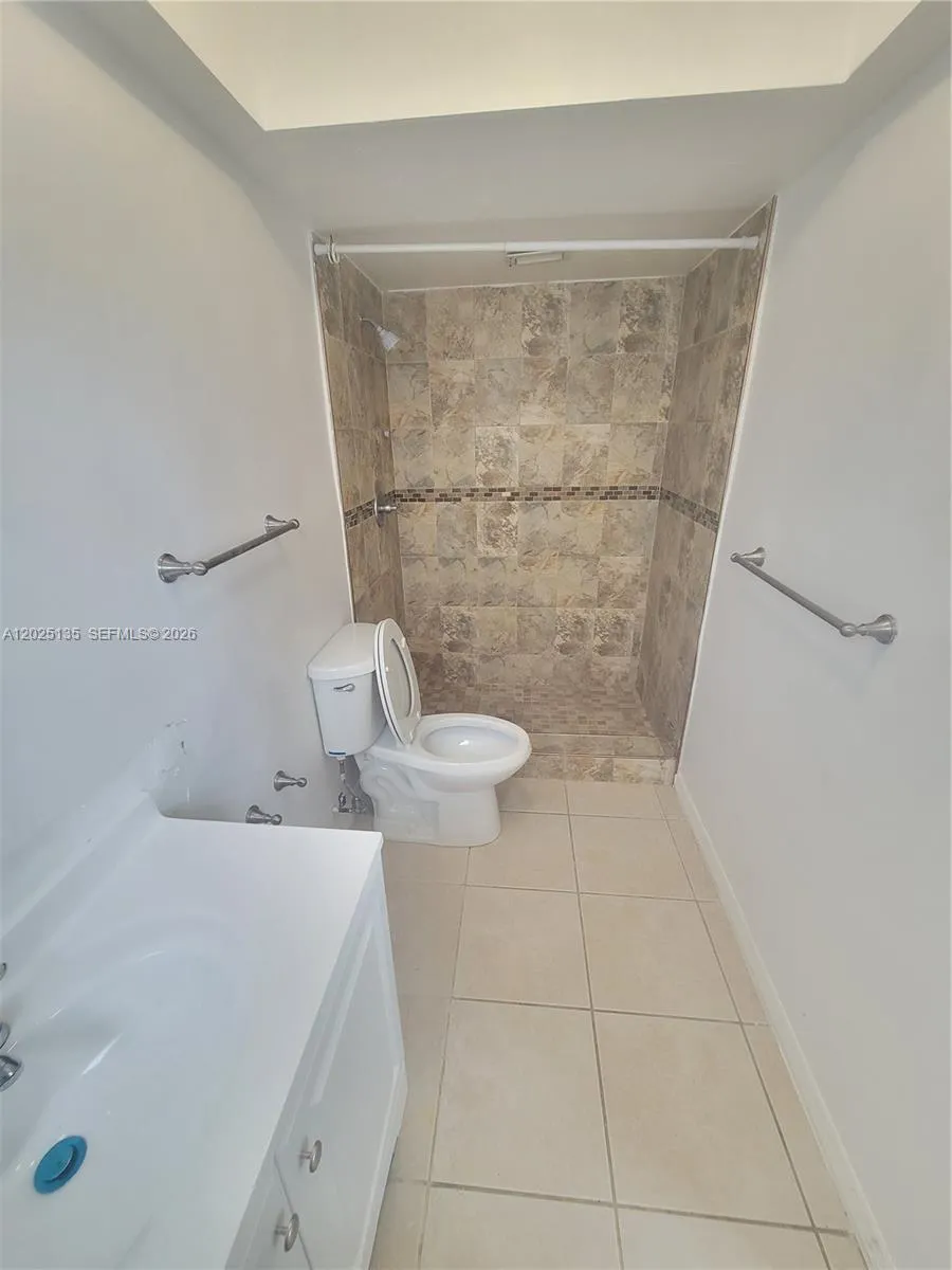11960 NE 19th Dr #16 North Miami, FL 33181