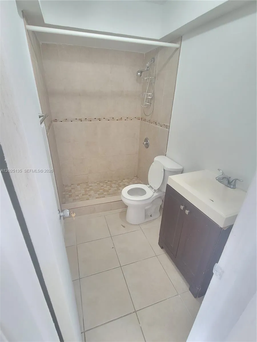 11960 NE 19th Dr #16 North Miami, FL 33181