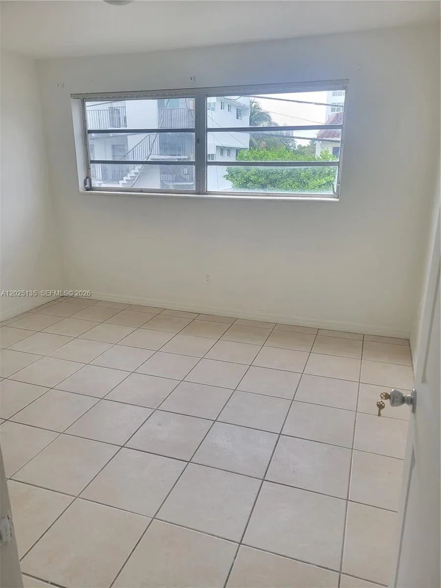 11960 NE 19th Dr #16 North Miami, FL 33181