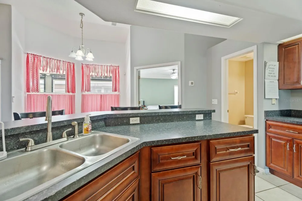 2856 MIDDLETON CIRCLE Kissimmee, FL 34743