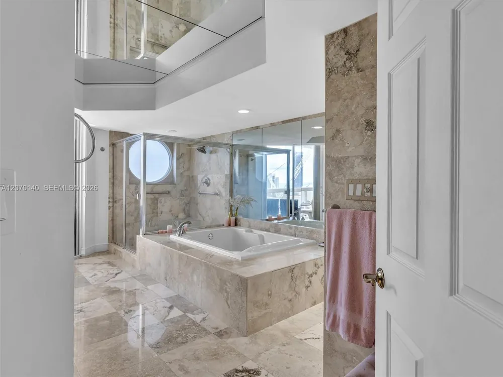 20185 E Country Club Dr #2101 Aventura, FL 33180