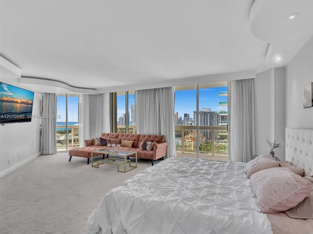 20185 E Country Club Dr #2101 Aventura, FL 33180