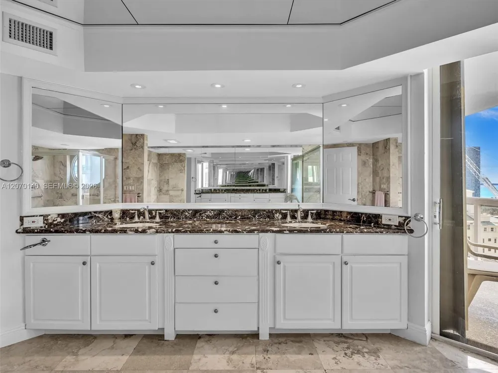 20185 E Country Club Dr #2101 Aventura, FL 33180