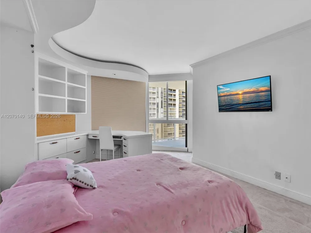 20185 E Country Club Dr #2101 Aventura, FL 33180