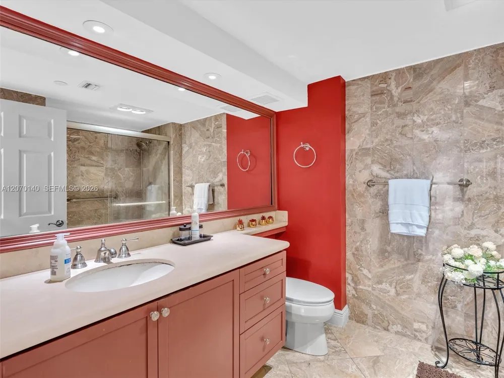 20185 E Country Club Dr #2101 Aventura, FL 33180