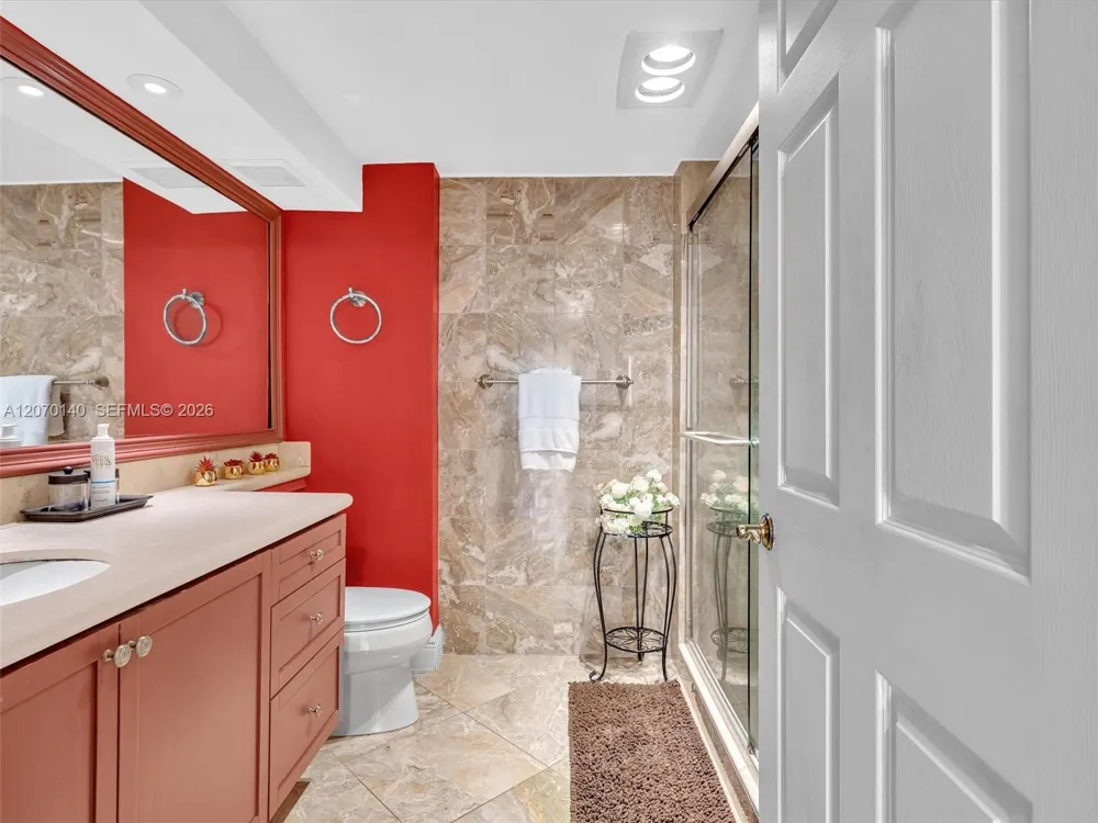 20185 E Country Club Dr #2101 Aventura, FL 33180