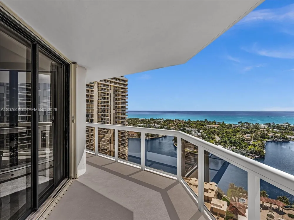 20185 E Country Club Dr #2101 Aventura, FL 33180