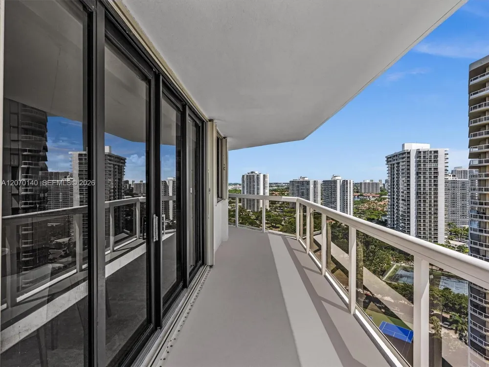 20185 E Country Club Dr #2101 Aventura, FL 33180