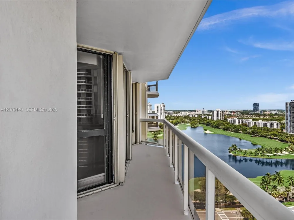 20185 E Country Club Dr #2101 Aventura, FL 33180