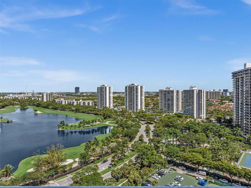20185 E Country Club Dr #2101 Aventura, FL 33180
