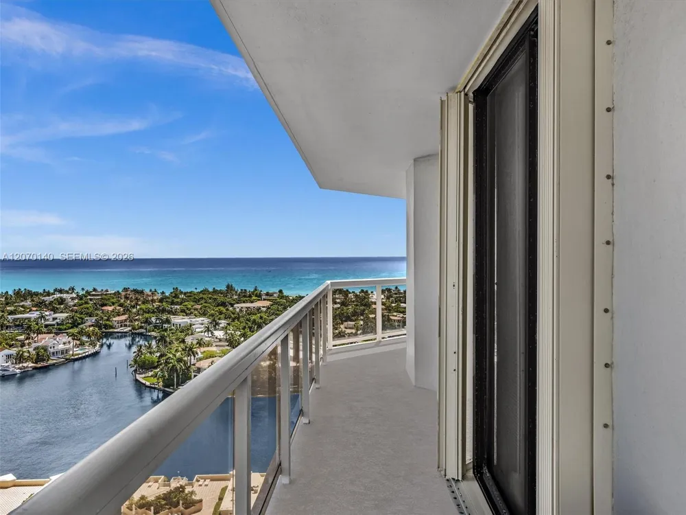 20185 E Country Club Dr #2101 Aventura, FL 33180
