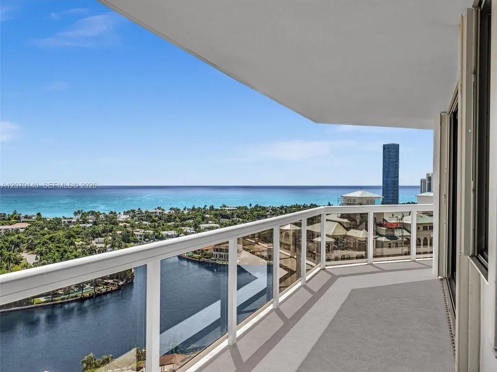 20185 E Country Club Dr #2101 Aventura, FL 33180