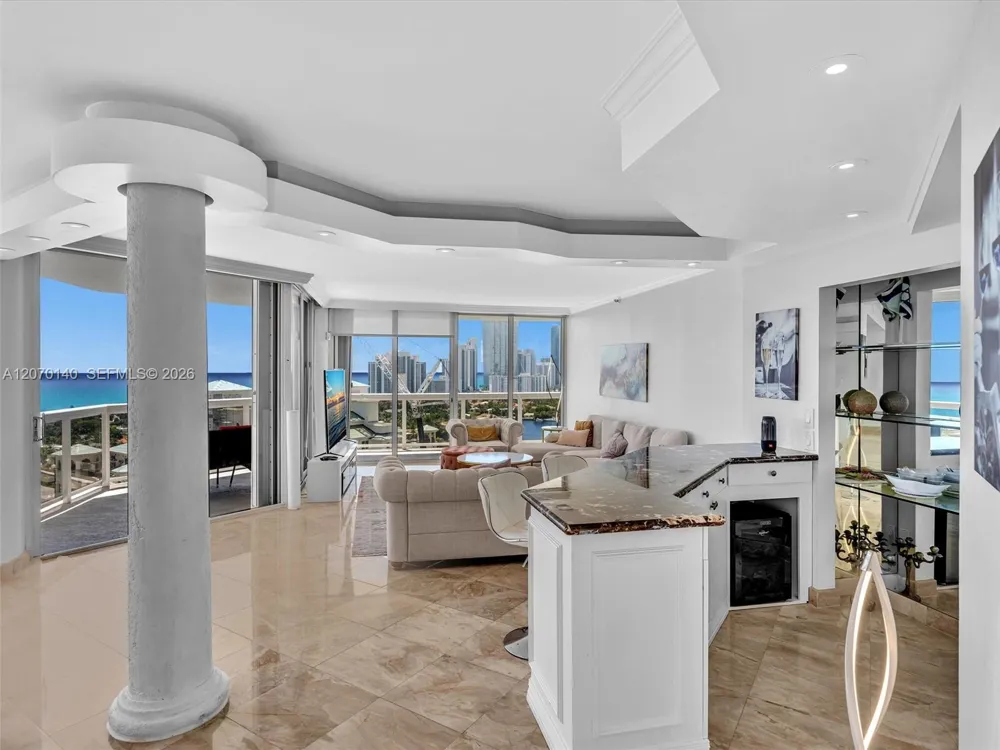 20185 E Country Club Dr #2101 Aventura, FL 33180