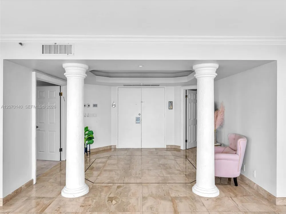20185 E Country Club Dr #2101 Aventura, FL 33180