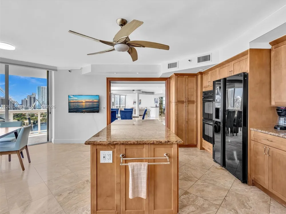 20185 E Country Club Dr #2101 Aventura, FL 33180