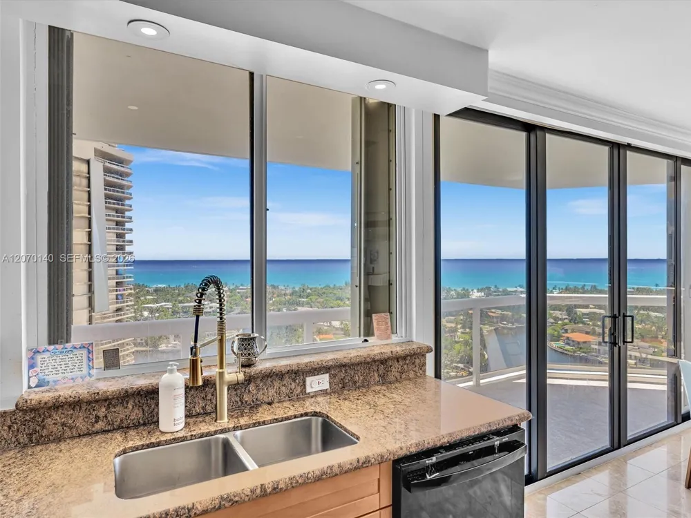 20185 E Country Club Dr #2101 Aventura, FL 33180