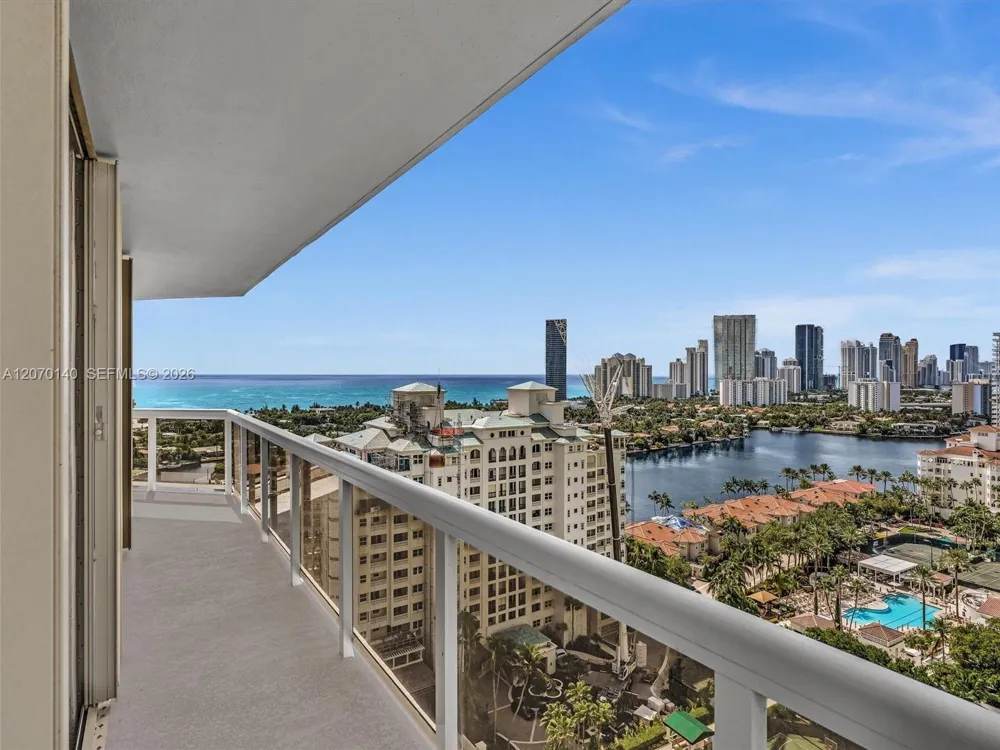20185 E Country Club Dr #2101 Aventura, FL 33180