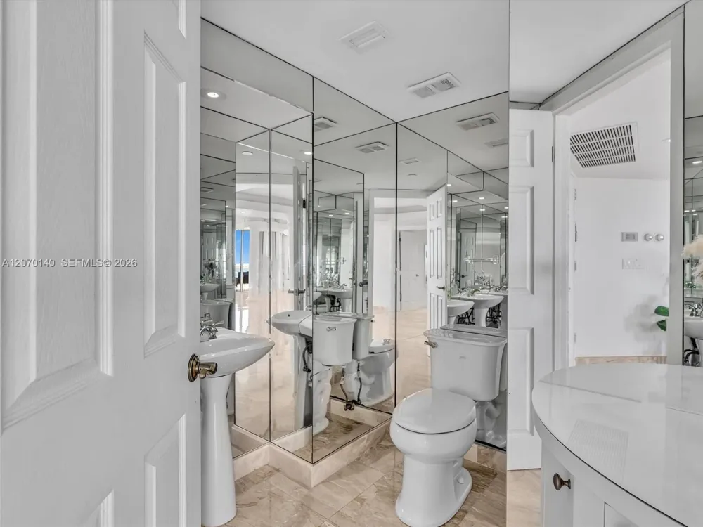 20185 E Country Club Dr #2101 Aventura, FL 33180