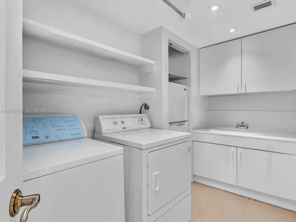 20185 E Country Club Dr #2101 Aventura, FL 33180