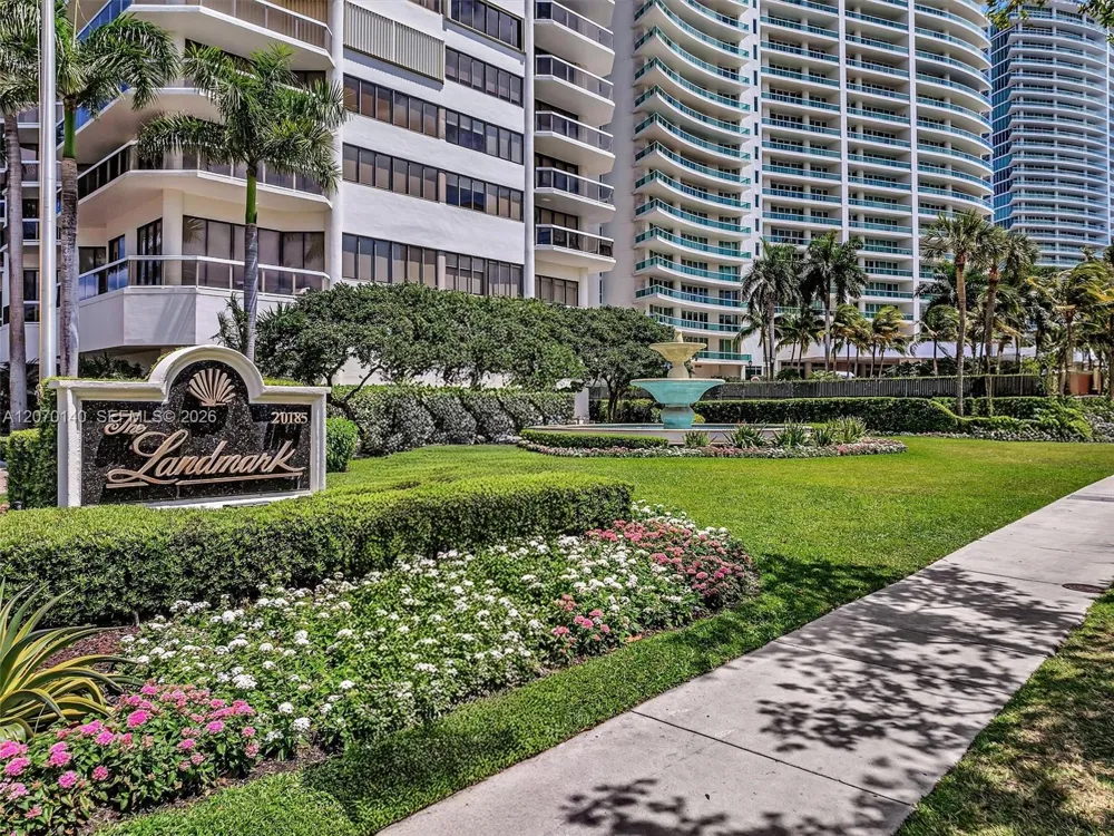 20185 E Country Club Dr #2101 Aventura, FL 33180