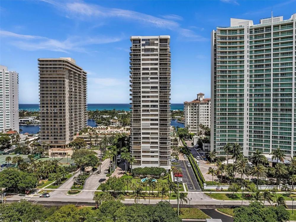 20185 E Country Club Dr #2101 Aventura, FL 33180