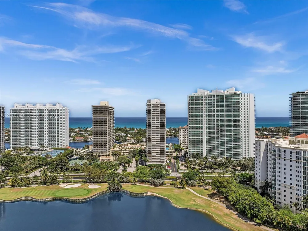 20185 E Country Club Dr #2101 Aventura, FL 33180