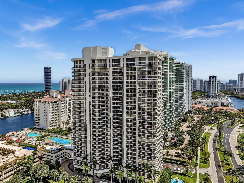 20185 E Country Club Dr #2101 Aventura, FL 33180