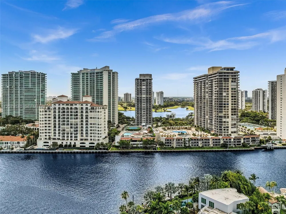20185 E Country Club Dr #2101 Aventura, FL 33180