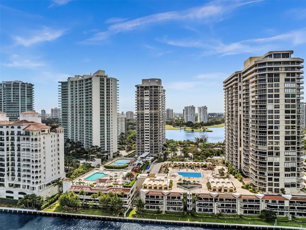 20185 E Country Club Dr #2101 Aventura, FL 33180