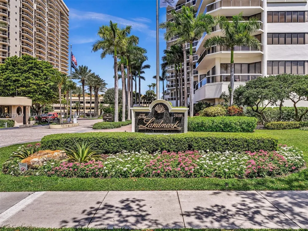20185 E Country Club Dr #2101 Aventura, FL 33180