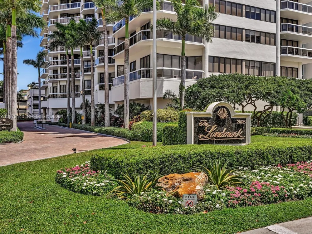 20185 E Country Club Dr #2101 Aventura, FL 33180